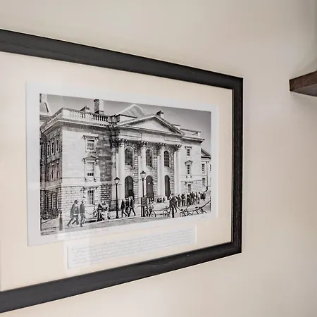Modern Suite- Wifi, Tv&comfort-first Floor Apartment Dublin